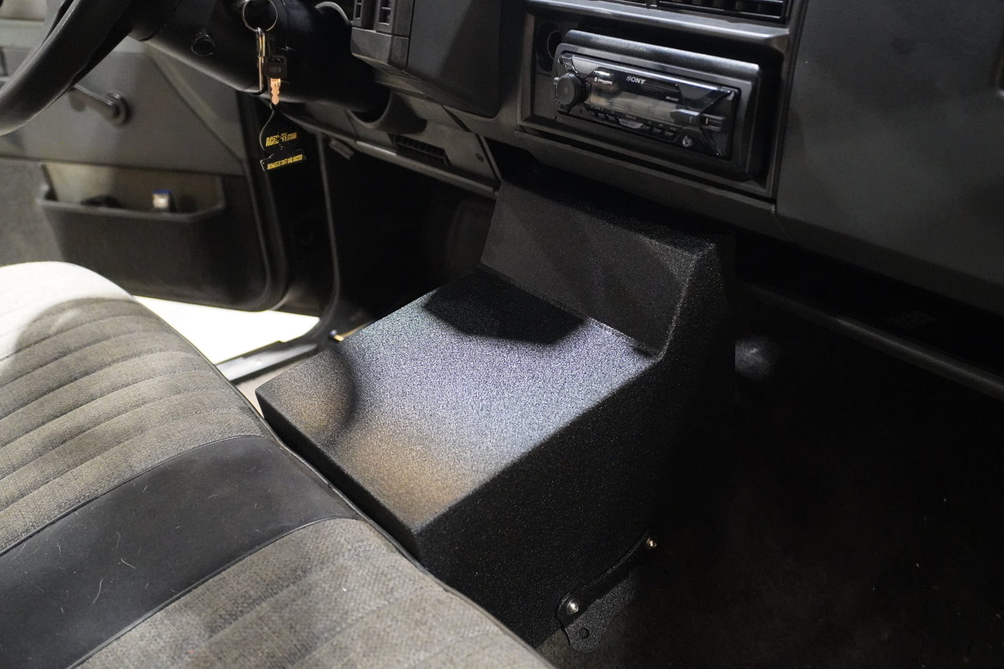 First generation S-10 Center console. Without cup holders.